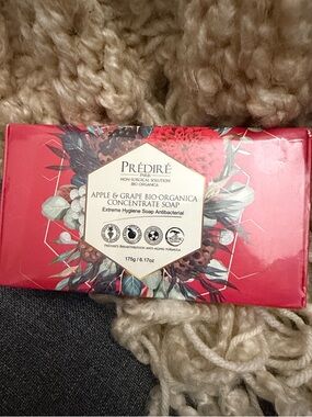 Prédiré Paris |  Apple & Grape Bio-Organica Concentrate Bar Soap | 6.17oz